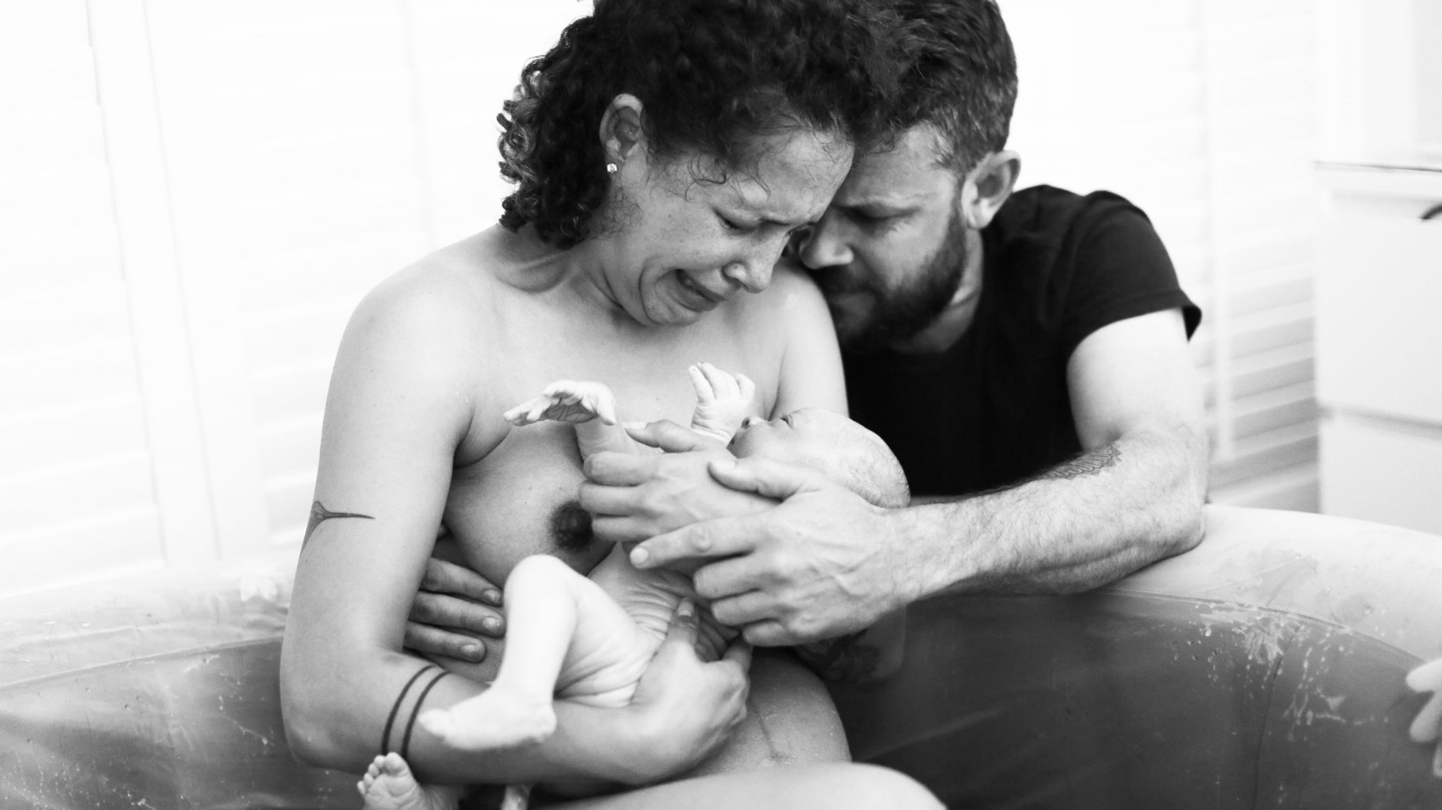 What Does Water Birth Look Like? Stunning Photos & True Stories